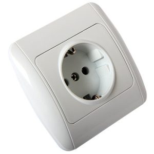 Розетка 1-а заземлювальним контактом, внутрішня біла e.install.stand.810