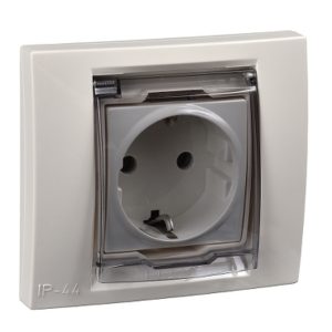 Розетка 1-а З/К внутр. з проз. кришкою та шторками 2-мод. IР44 "UNICA" сл.к. (C3) "знято з в-ва"