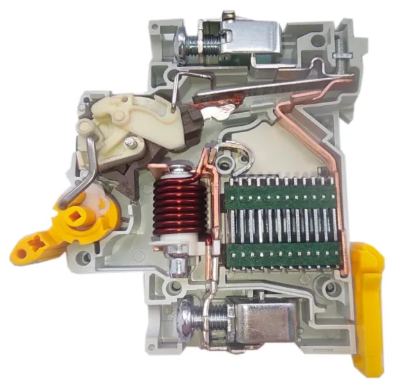 Автоматичні вимикачі та додаткові пристрої UEC