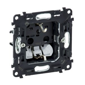 Механізм розетки З/К внутр. зі шторками Valena IN'MATIC